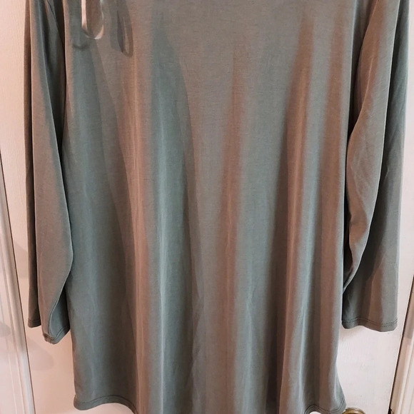 Green Envelope Light Olive Green V-Neck 3/4 Sleeves Shirt in Size 1X - Picture 8 of 9